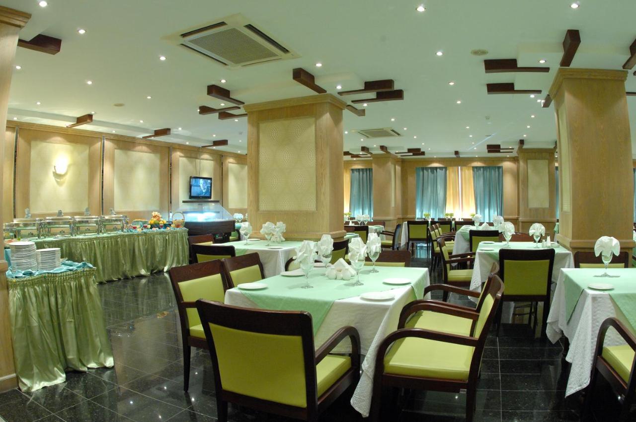 Al Muntazah Plaza Hotel Доха Экстерьер фото