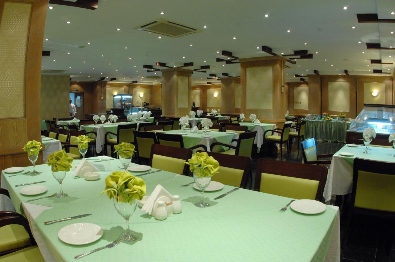Al Muntazah Plaza Hotel Доха Экстерьер фото