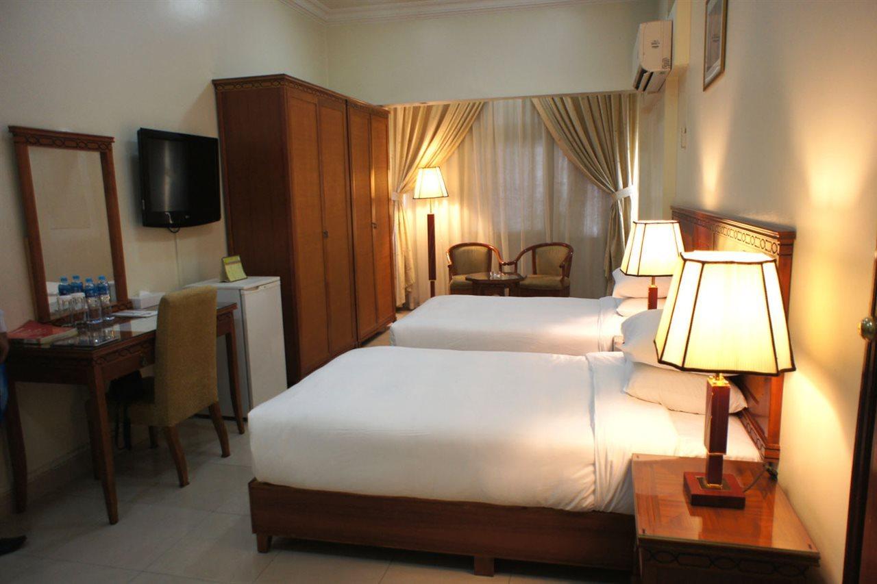 Al Muntazah Plaza Hotel Доха Экстерьер фото