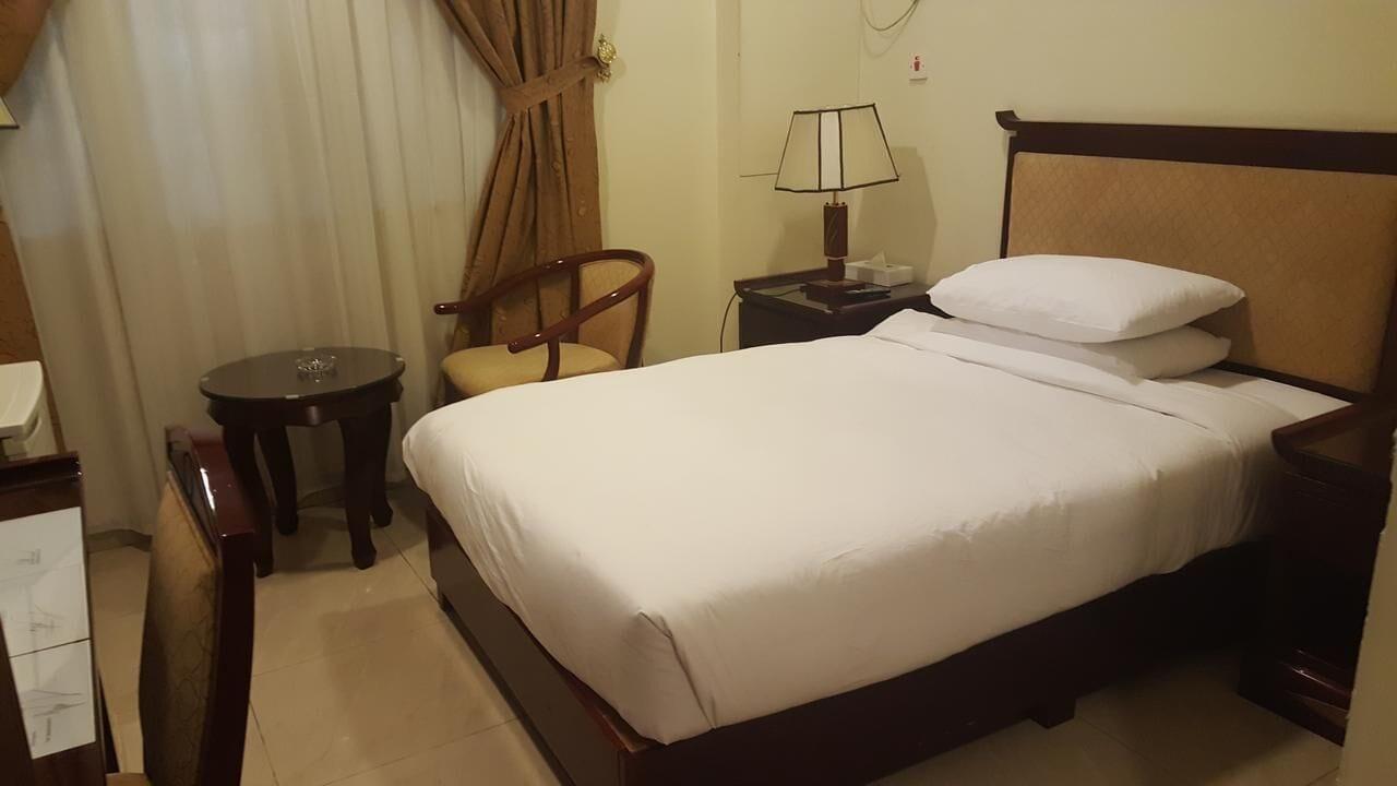 Al Muntazah Plaza Hotel Доха Экстерьер фото