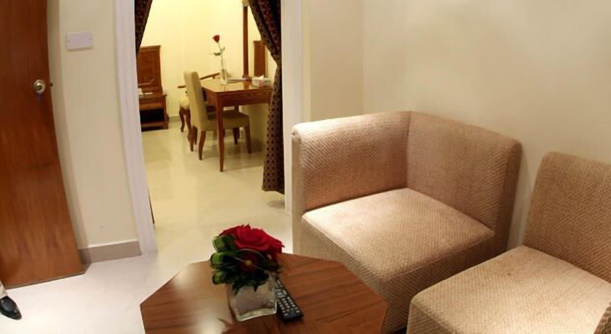 Al Muntazah Plaza Hotel Доха Экстерьер фото
