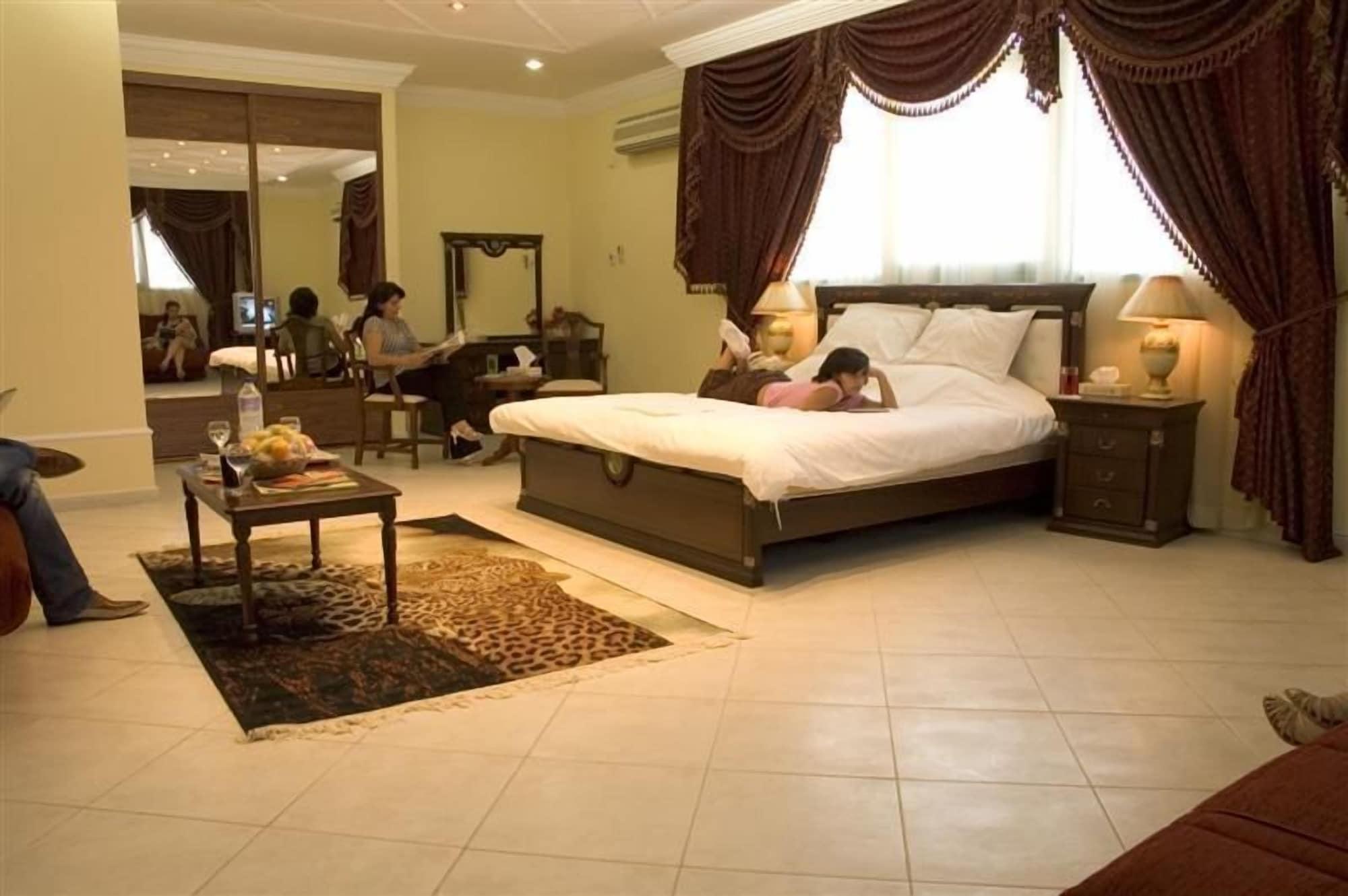 Al Muntazah Plaza Hotel Доха Экстерьер фото