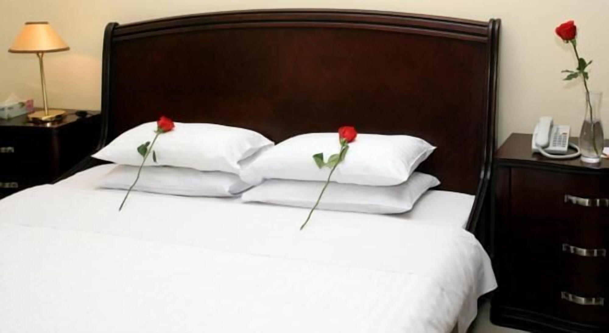 Al Muntazah Plaza Hotel Доха Экстерьер фото