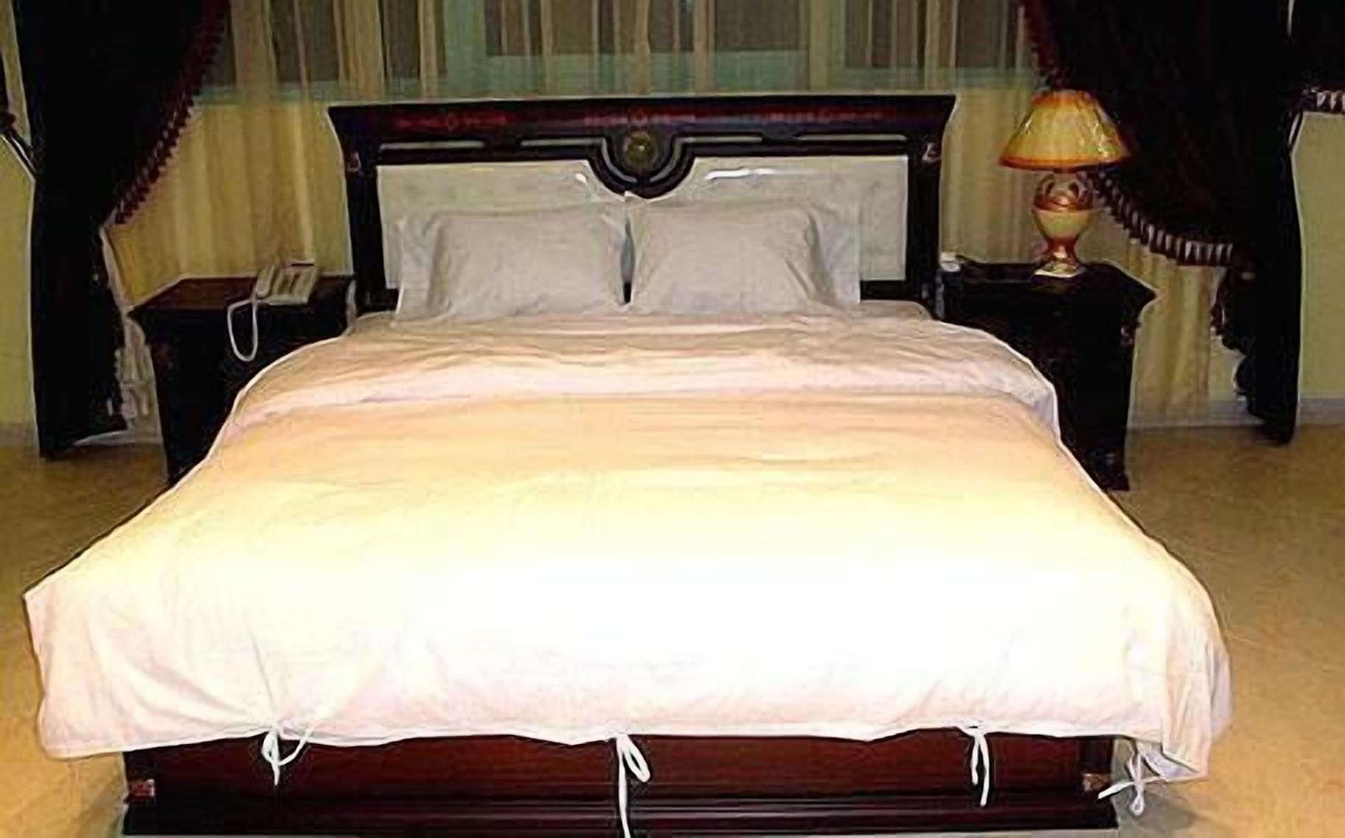 Al Muntazah Plaza Hotel Доха Экстерьер фото