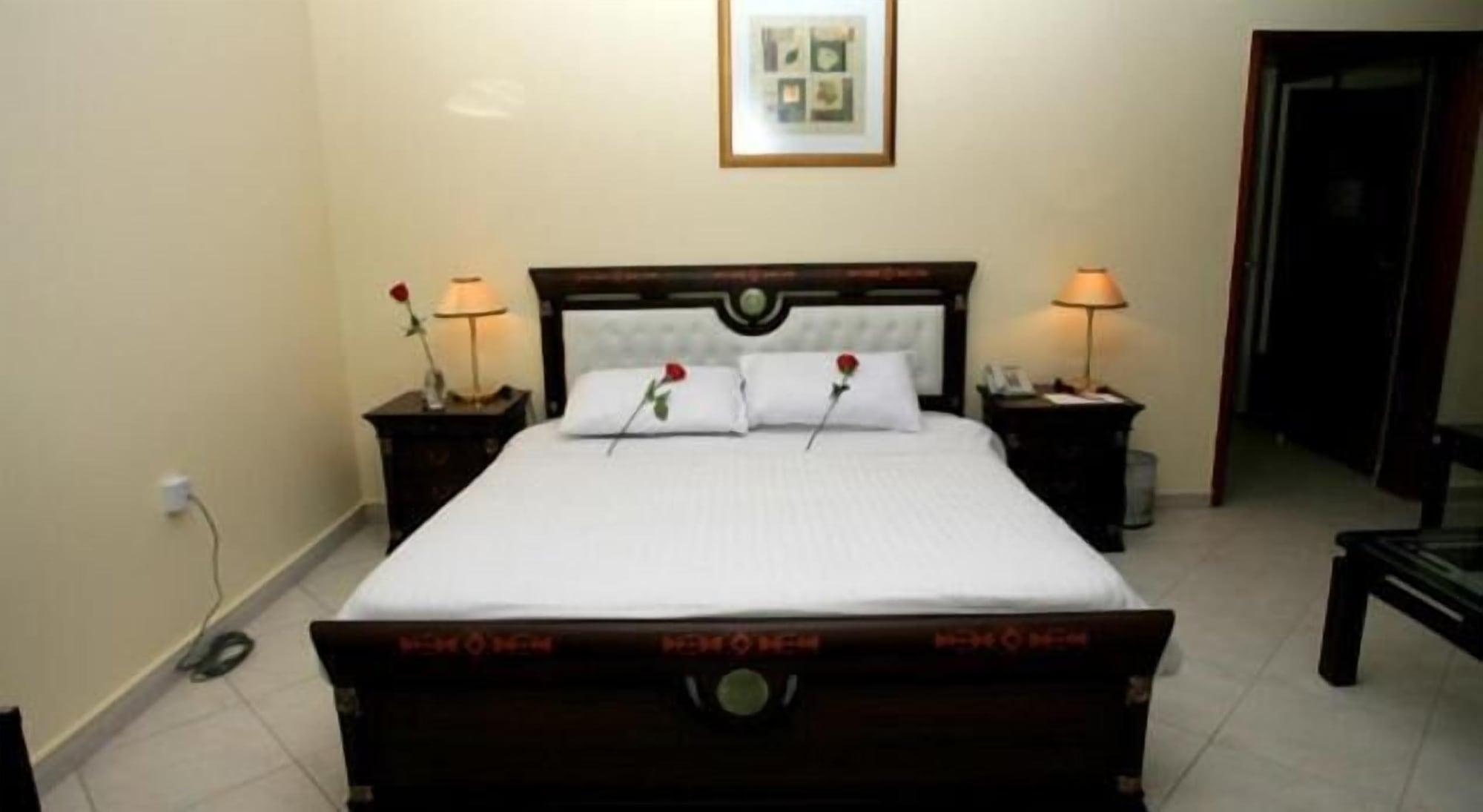 Al Muntazah Plaza Hotel Доха Экстерьер фото