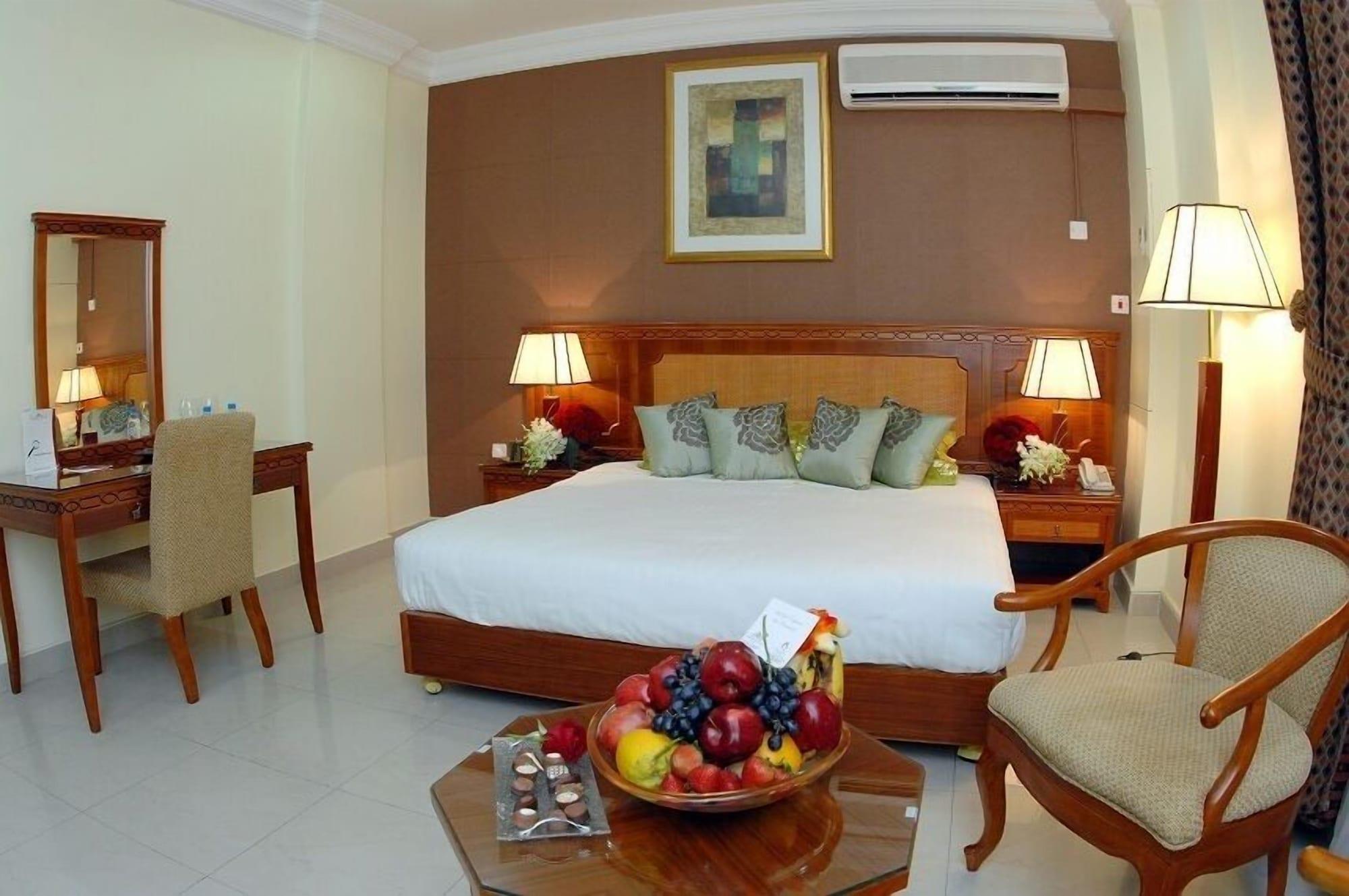 Al Muntazah Plaza Hotel Доха Экстерьер фото