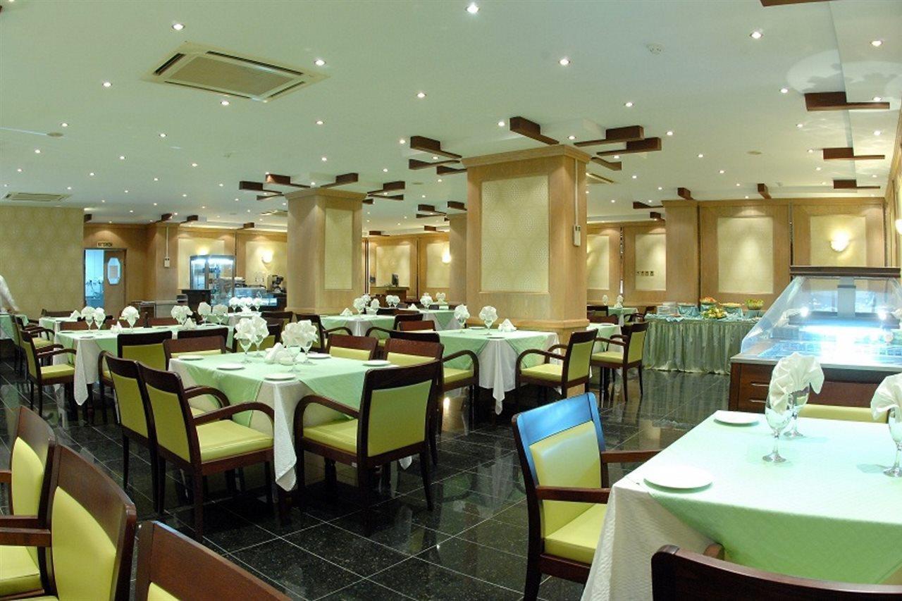 Al Muntazah Plaza Hotel Доха Экстерьер фото