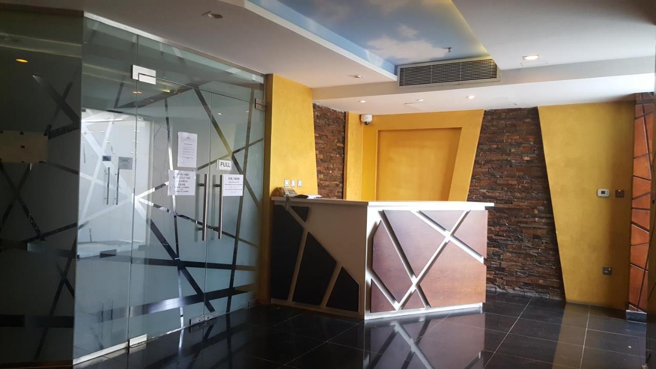 Al Muntazah Plaza Hotel Доха Экстерьер фото