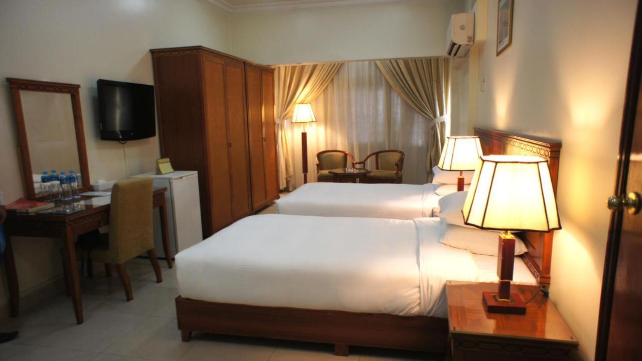 Al Muntazah Plaza Hotel Доха Экстерьер фото