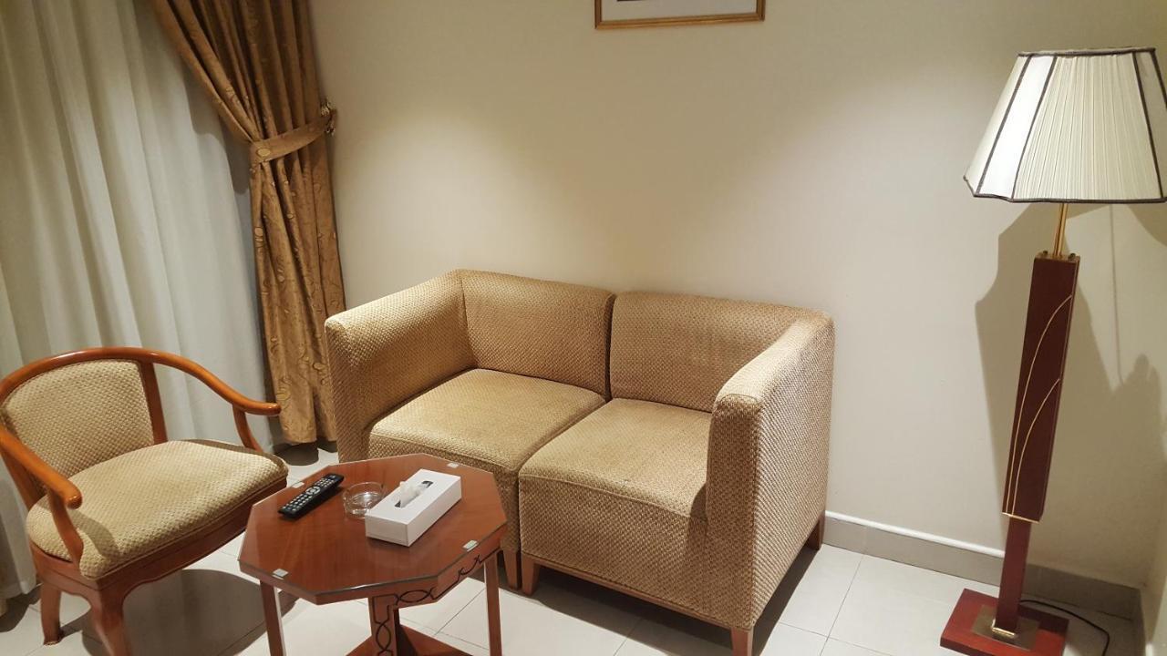 Al Muntazah Plaza Hotel Доха Экстерьер фото